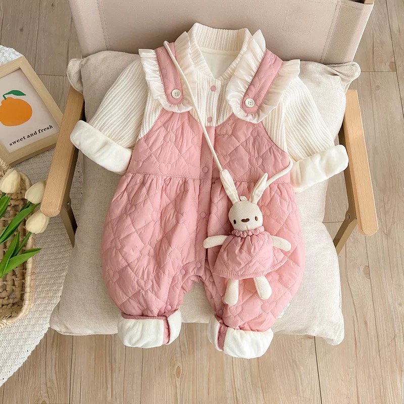 女婴儿衣服秋冬加绒连体衣超萌爬服薄棉新生儿背带套装加厚外出服