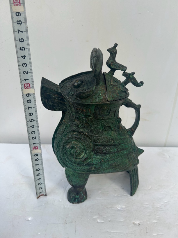 铜器 鸟尊摆件。  