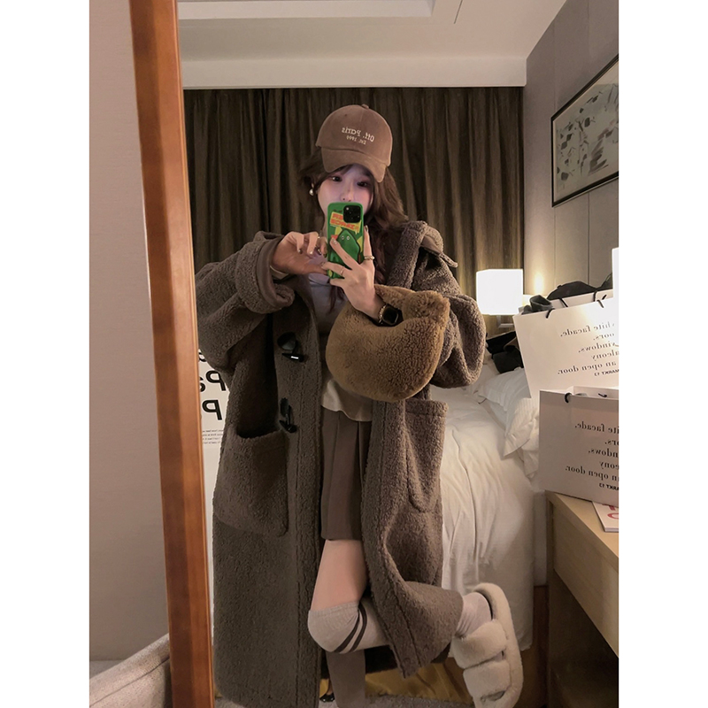 YUKISS直播 咖色牛角扣连帽外套中长款 软fu牛角扣外套A2708