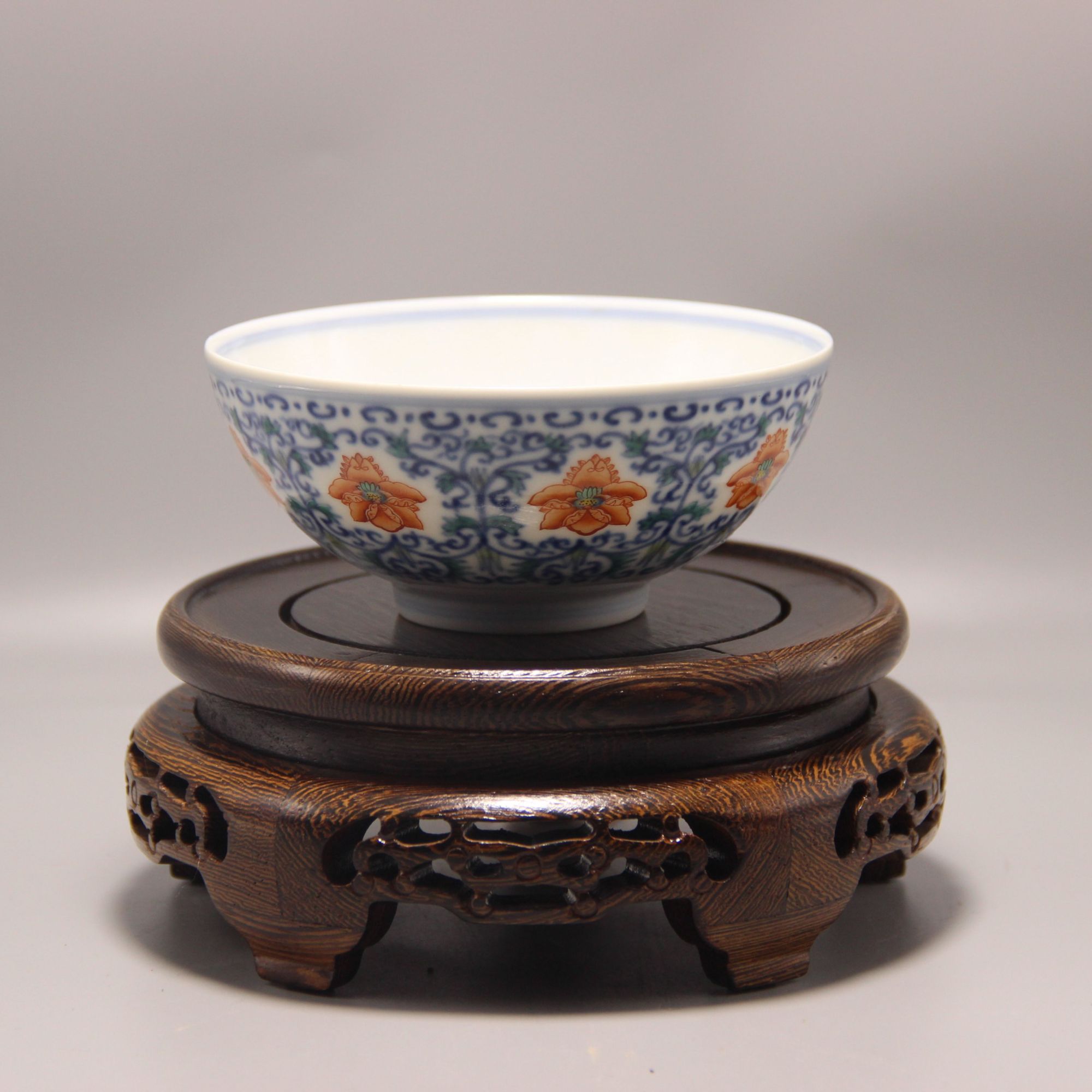 清青花斗彩花卉纹碗