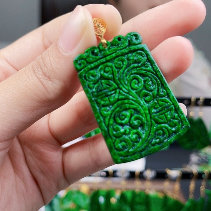 翡翠颈饰18K金镶嵌饰品