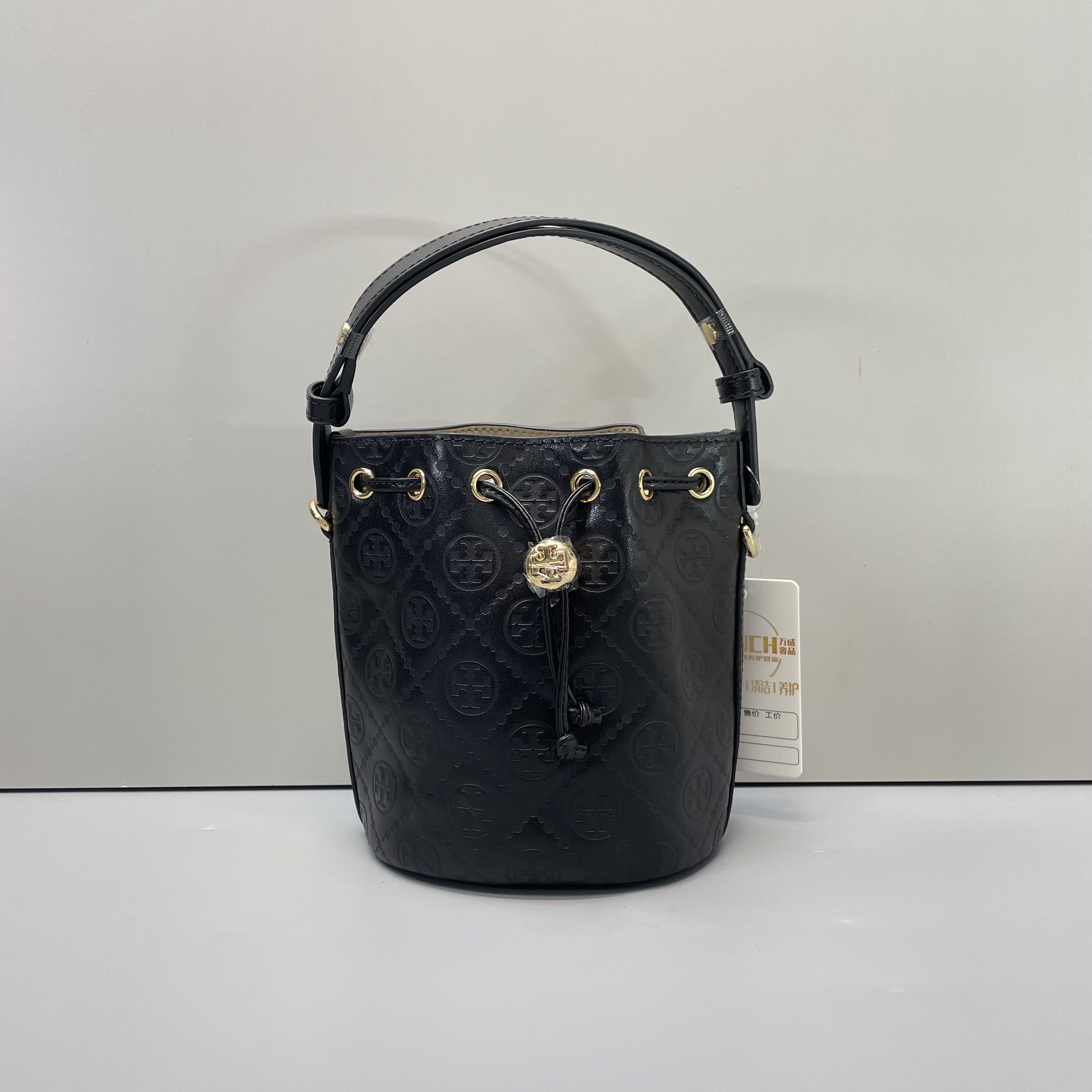 99新 TORY BURCH/汤丽柏琦 黑色压纹小号水桶包14x18x11cmL102118