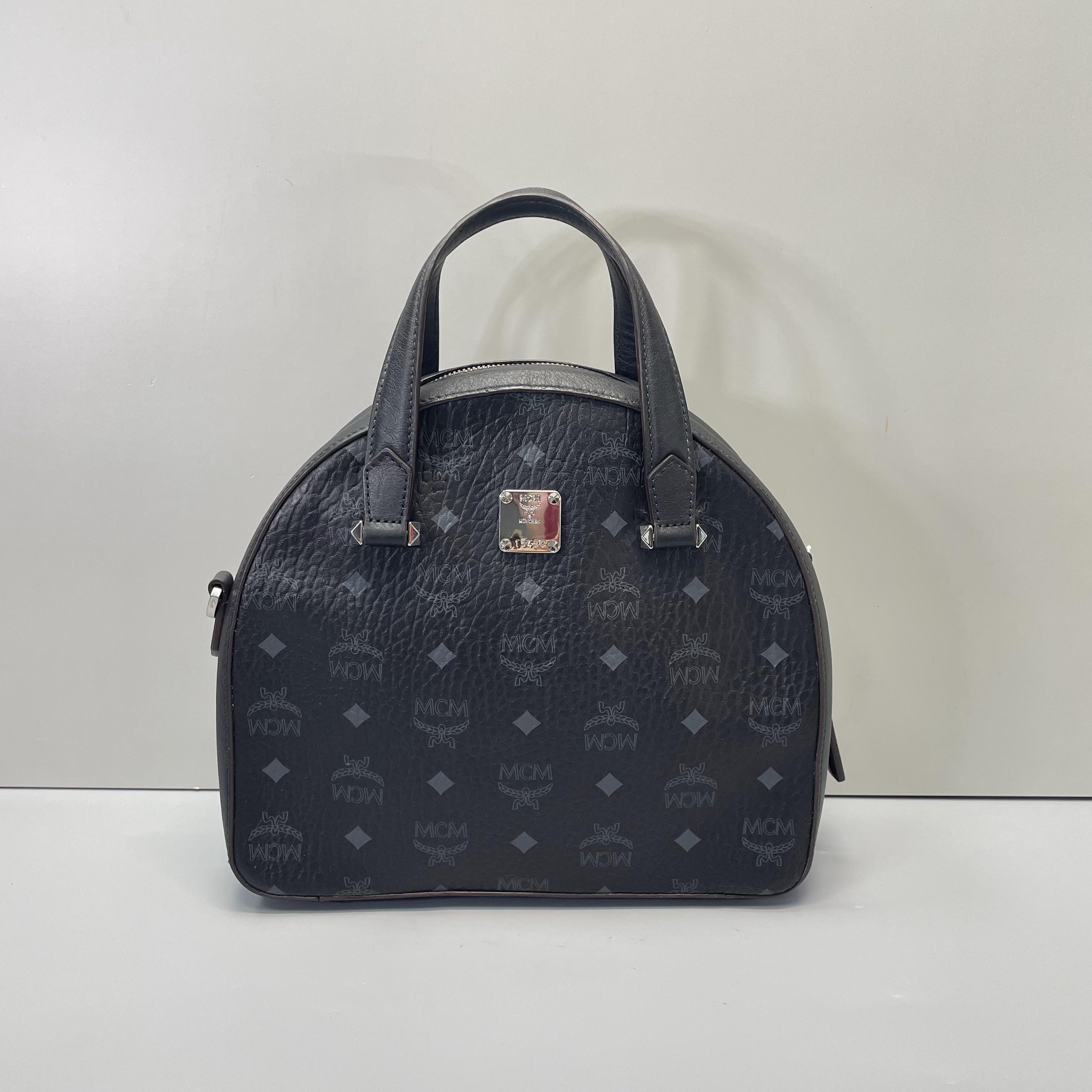 95新 MCM 媚姐/mcm黑色大号馒头包26x23x10cmF111110