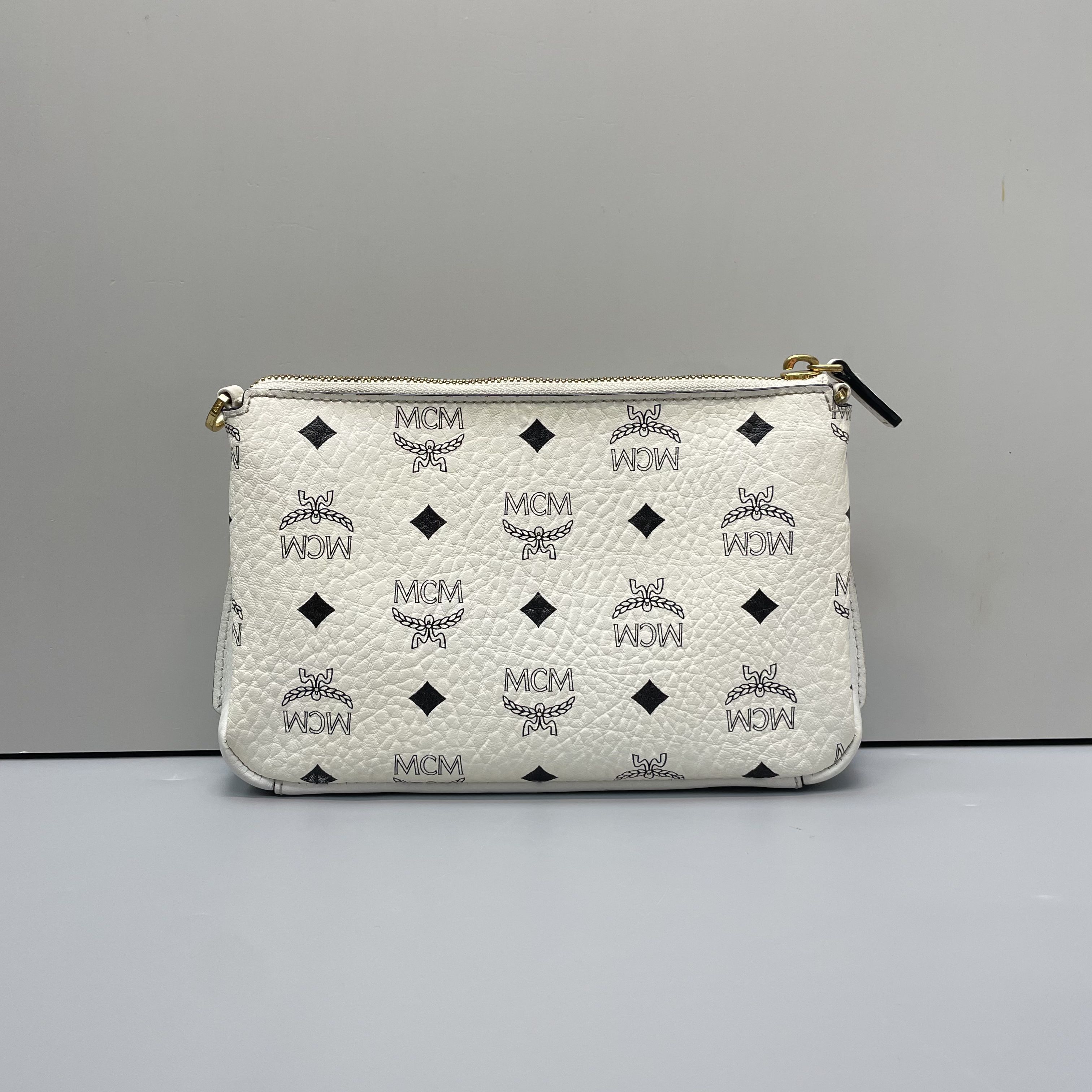 90新 MCM 媚姐/mcm白色老花小斜挎包21x13x4cmSF112702