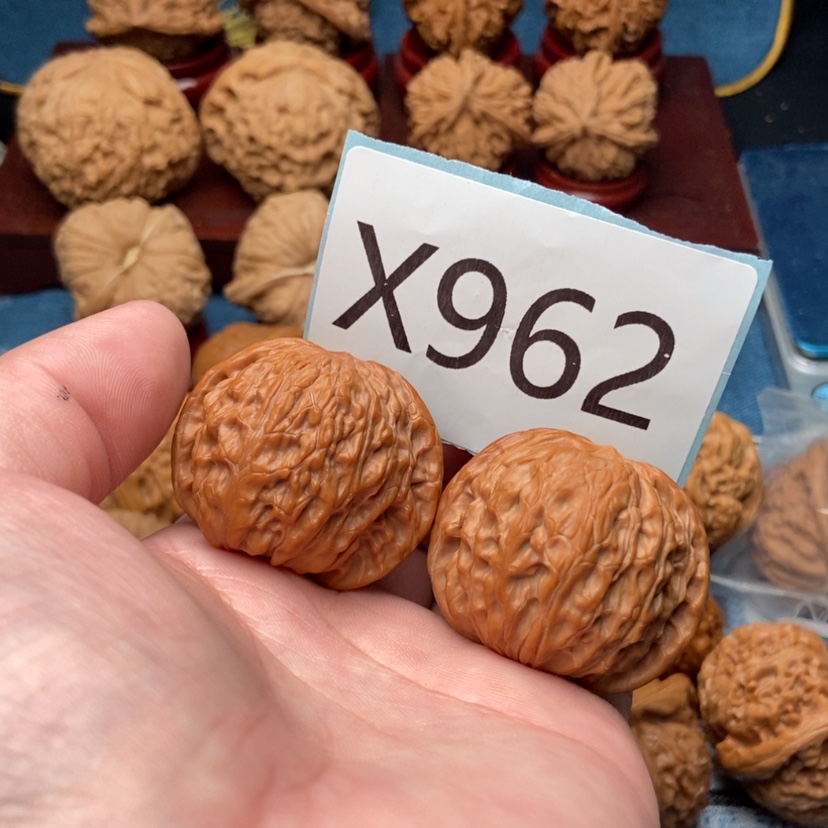 【闪购商品】文玩核桃把件山***。40磨盘