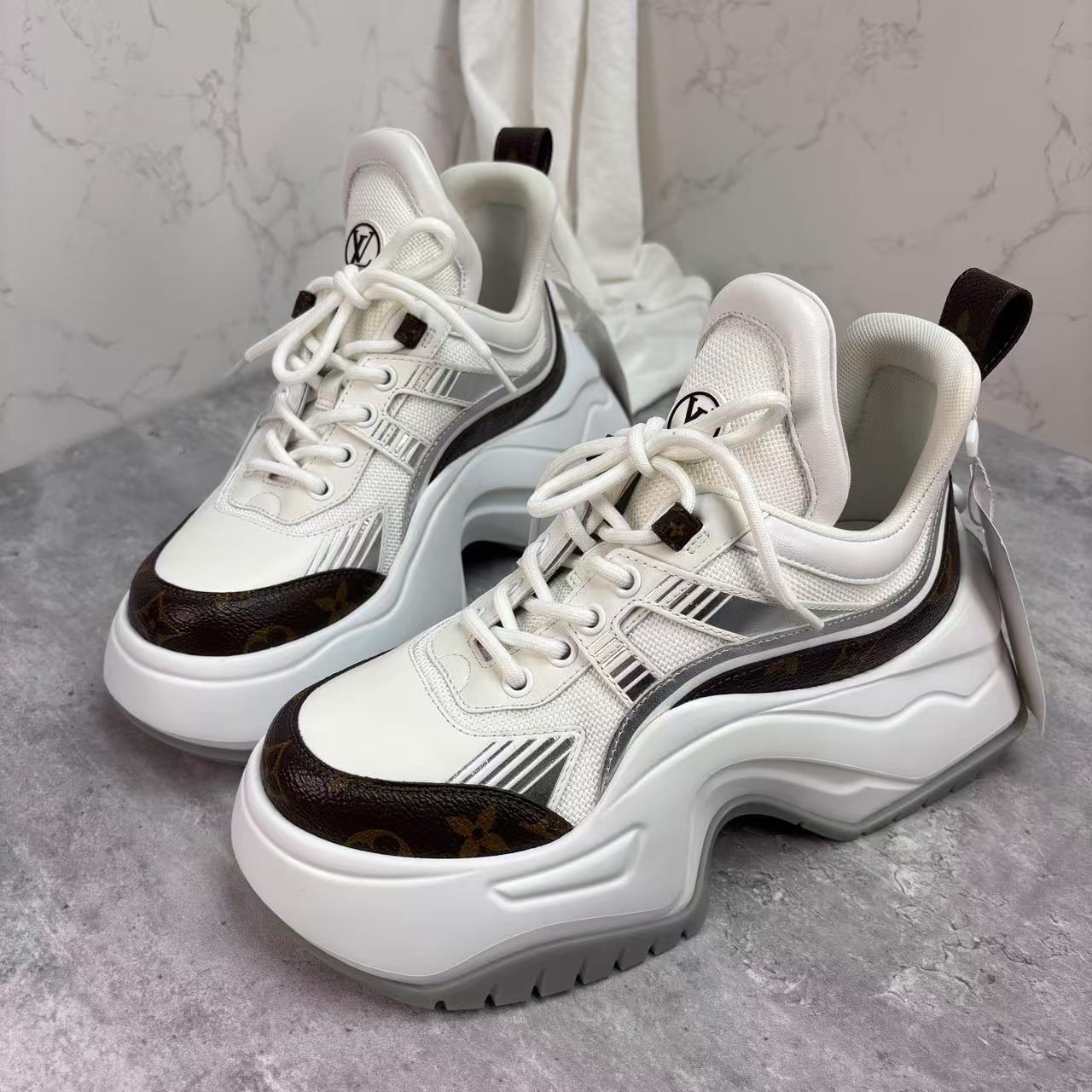 99新 LouisVuitton/路易威登 36码/白棕色2.0女士老爹鞋  wsp038 