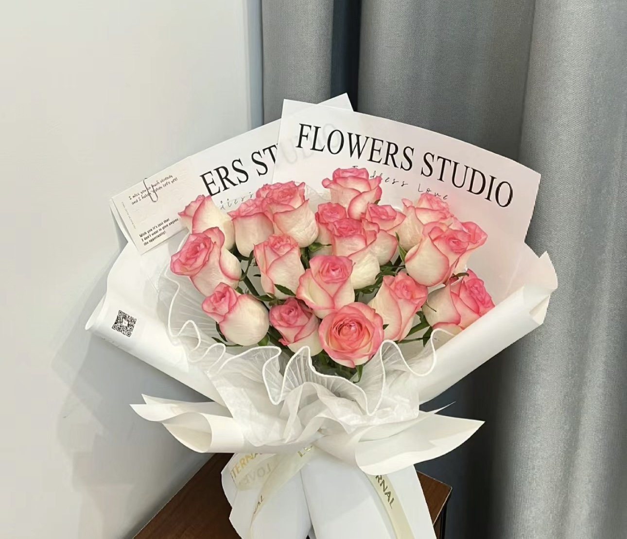 8月17艾莎玫瑰10枝+香水粉色百合10头 组合福利