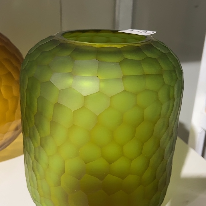 绿色琥珀色磨刻花器高24口10