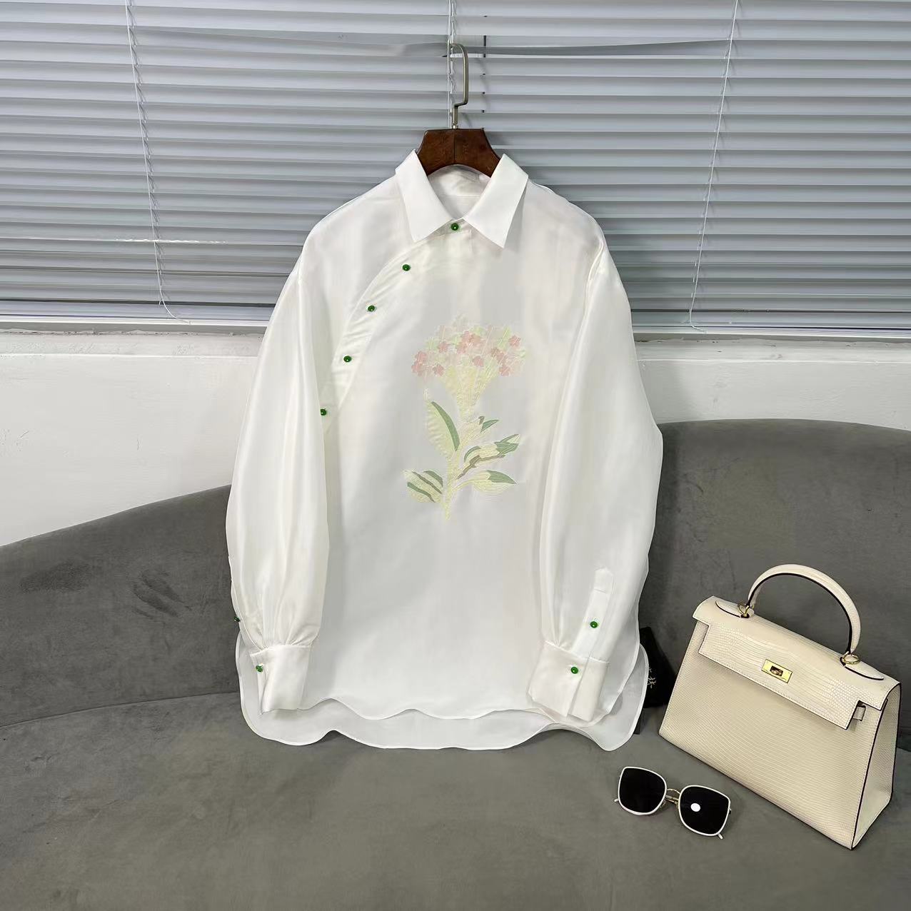 【花滿林】翻领斜门襟玉石扣重磅双宫贴布刺绣上衣6630