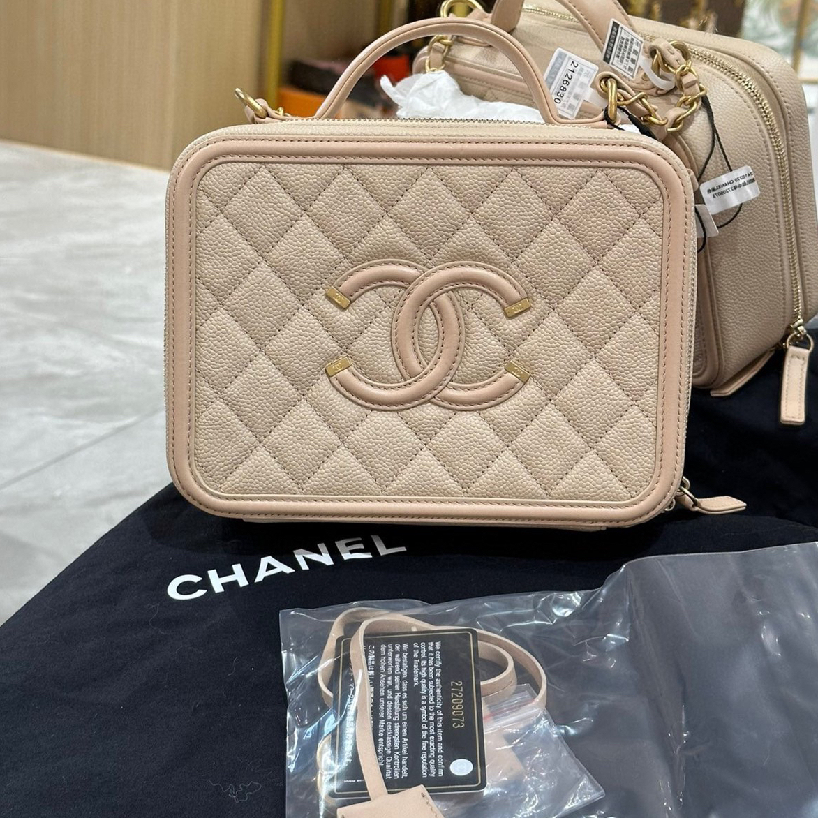 99新 Chanel/香奈儿 2410270 米色相机包中号斜挎包 27