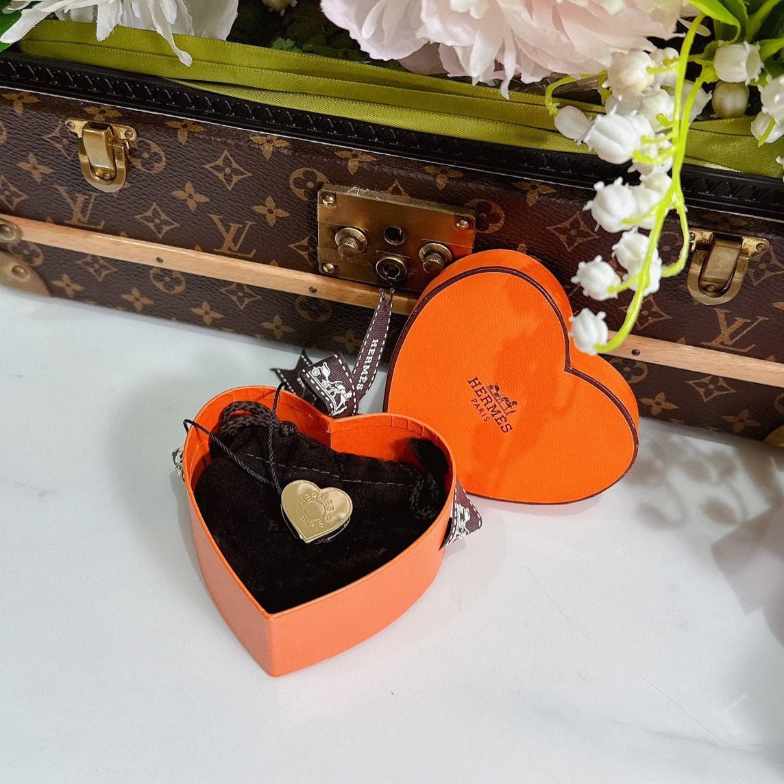 99新 Hermes/爱马仕  浅金色爱心丝巾扣 