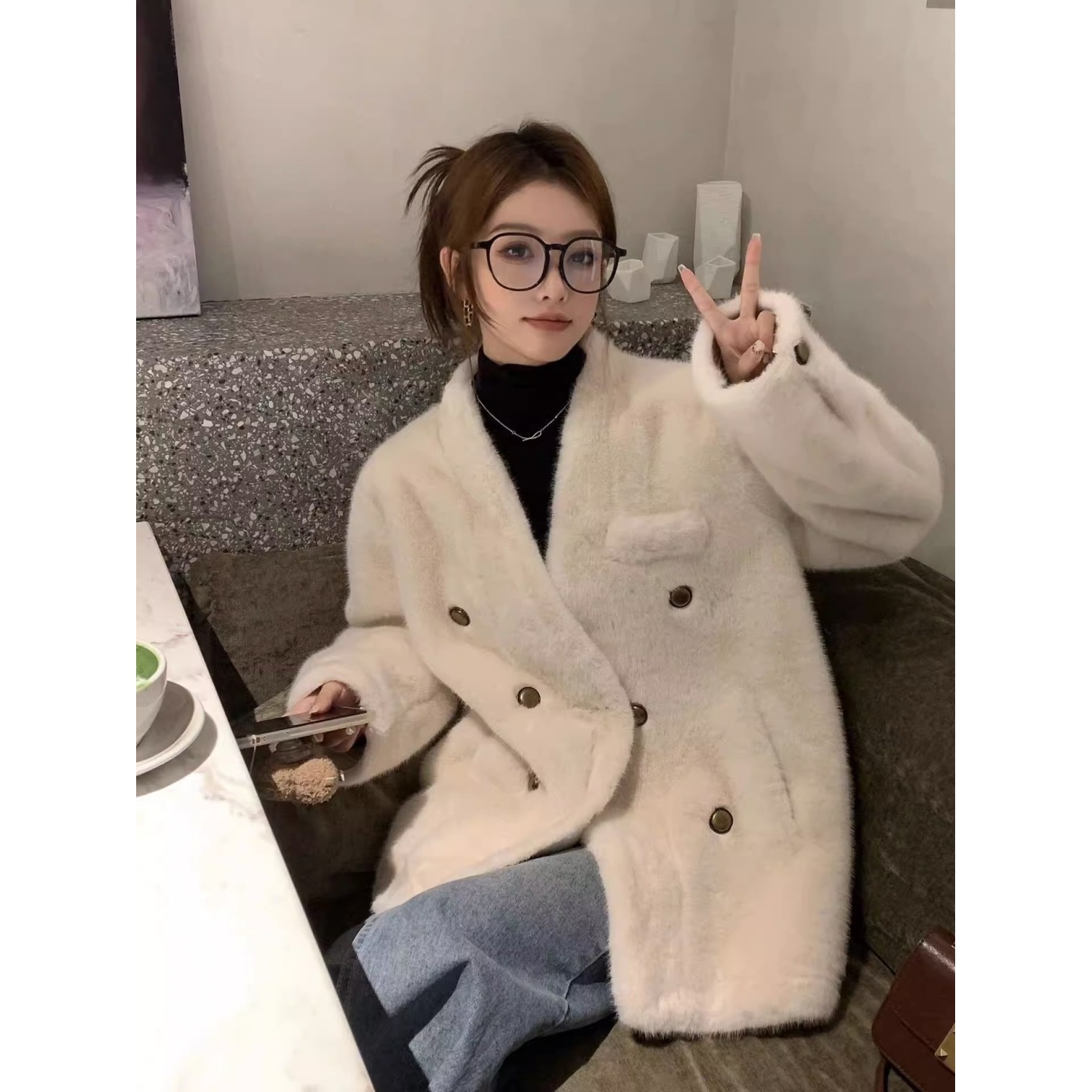 2023秋冬季年轻款环保皮草短款宽松版皮毛一体仿水貂绒毛毛外套女
