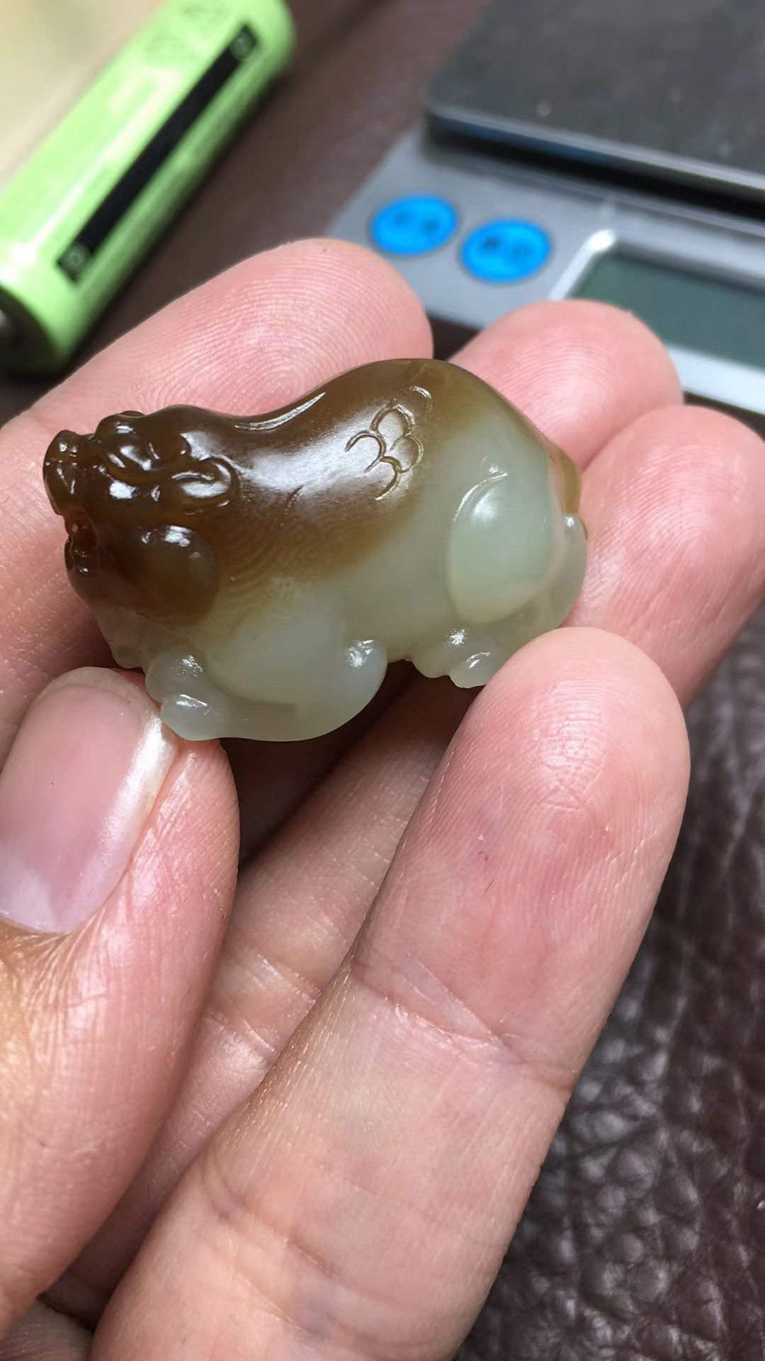 新疆和田玉满背糖貔貅