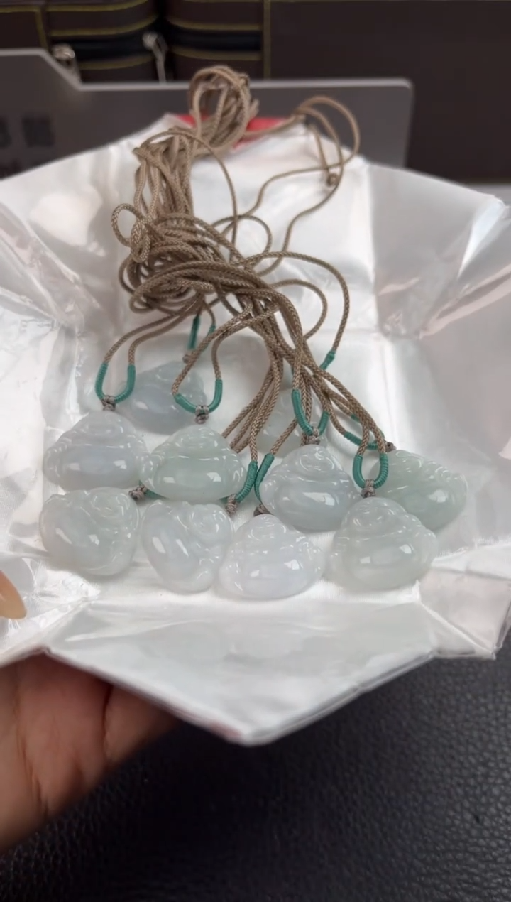 【闪购商品】翡翠佛公未镶嵌边城刀客/381992/多样性发货