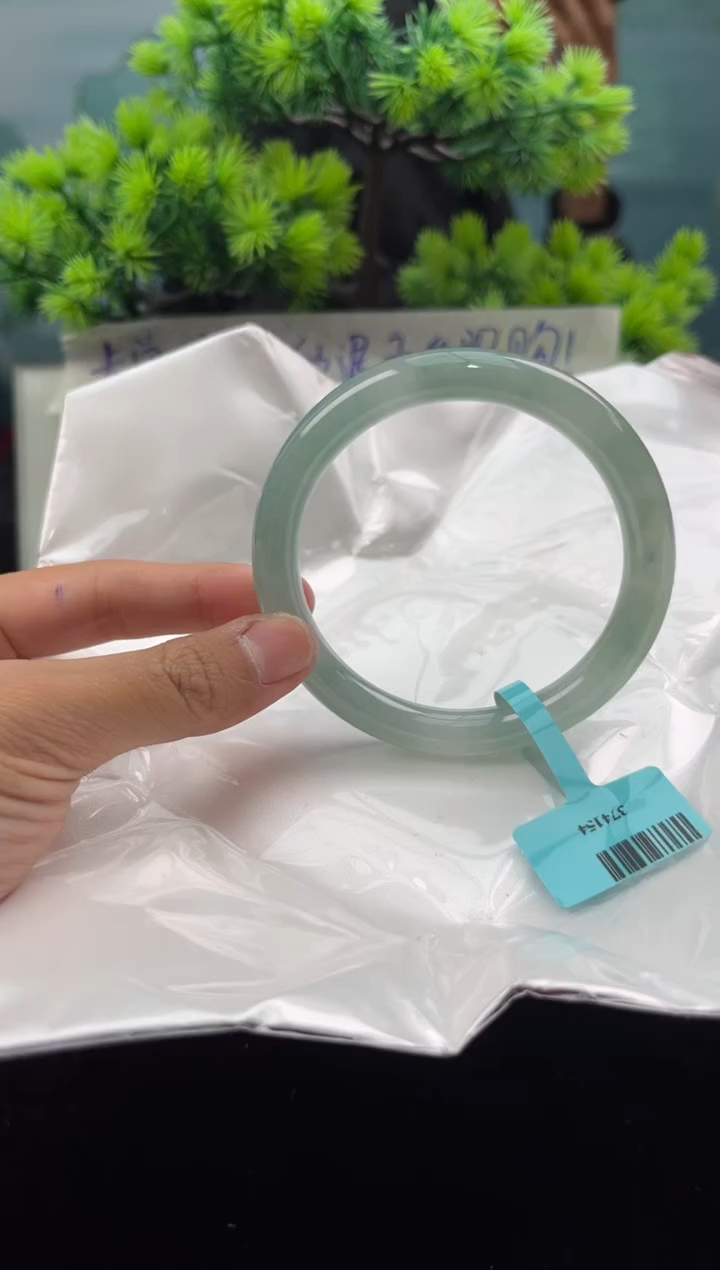 【闪购商品】翡翠手镯（圆镯）未镶嵌翡翠手镯(天然性）