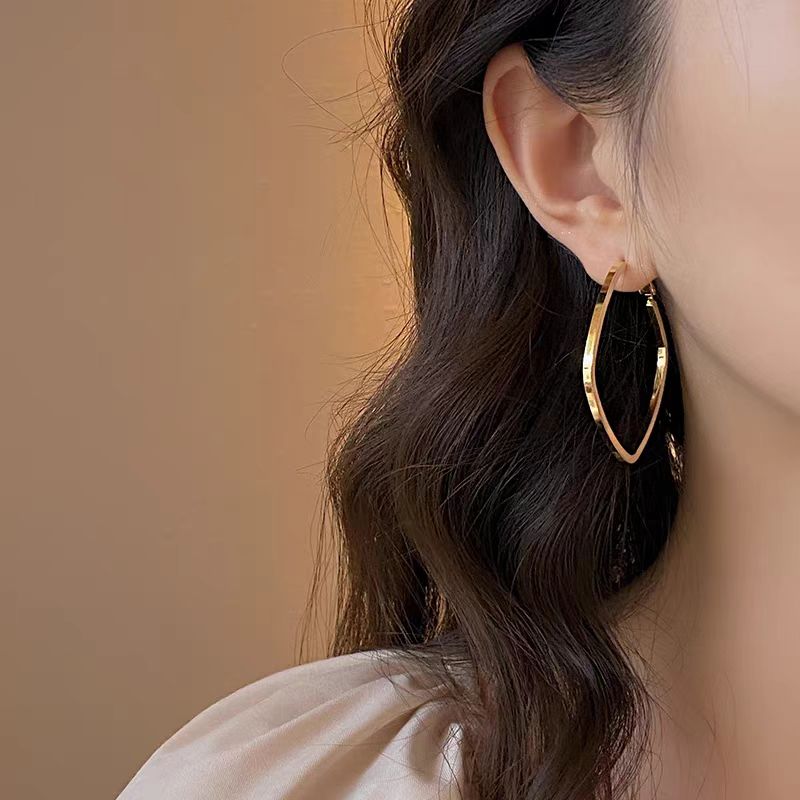 铜合金耳饰 a573新款高级感轻奢亮光方形气质平替好物百搭耳饰