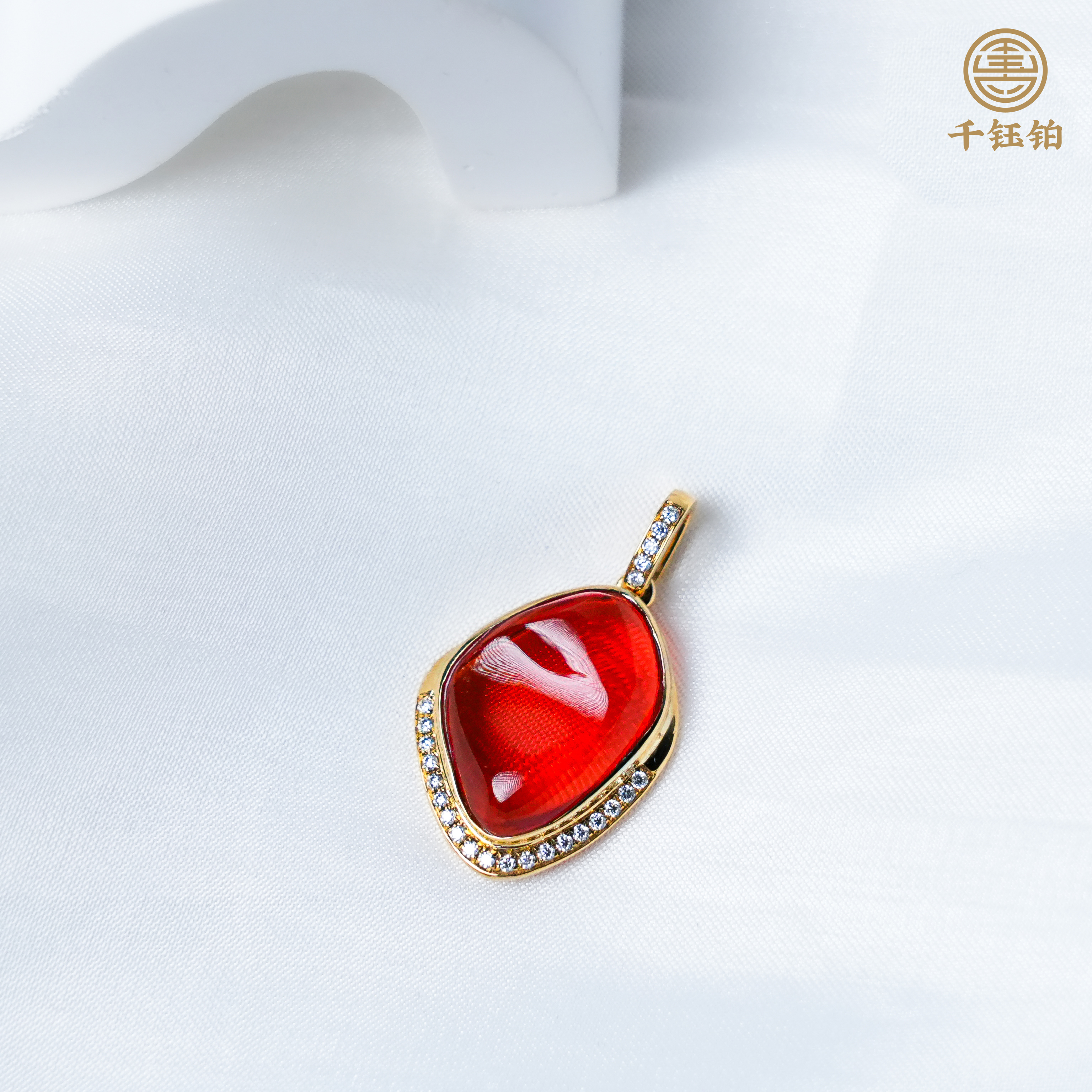 【千钰铂】天然火欧泊吊坠18K金镶嵌·墨西哥火欧泊随形气质（4.25ct）