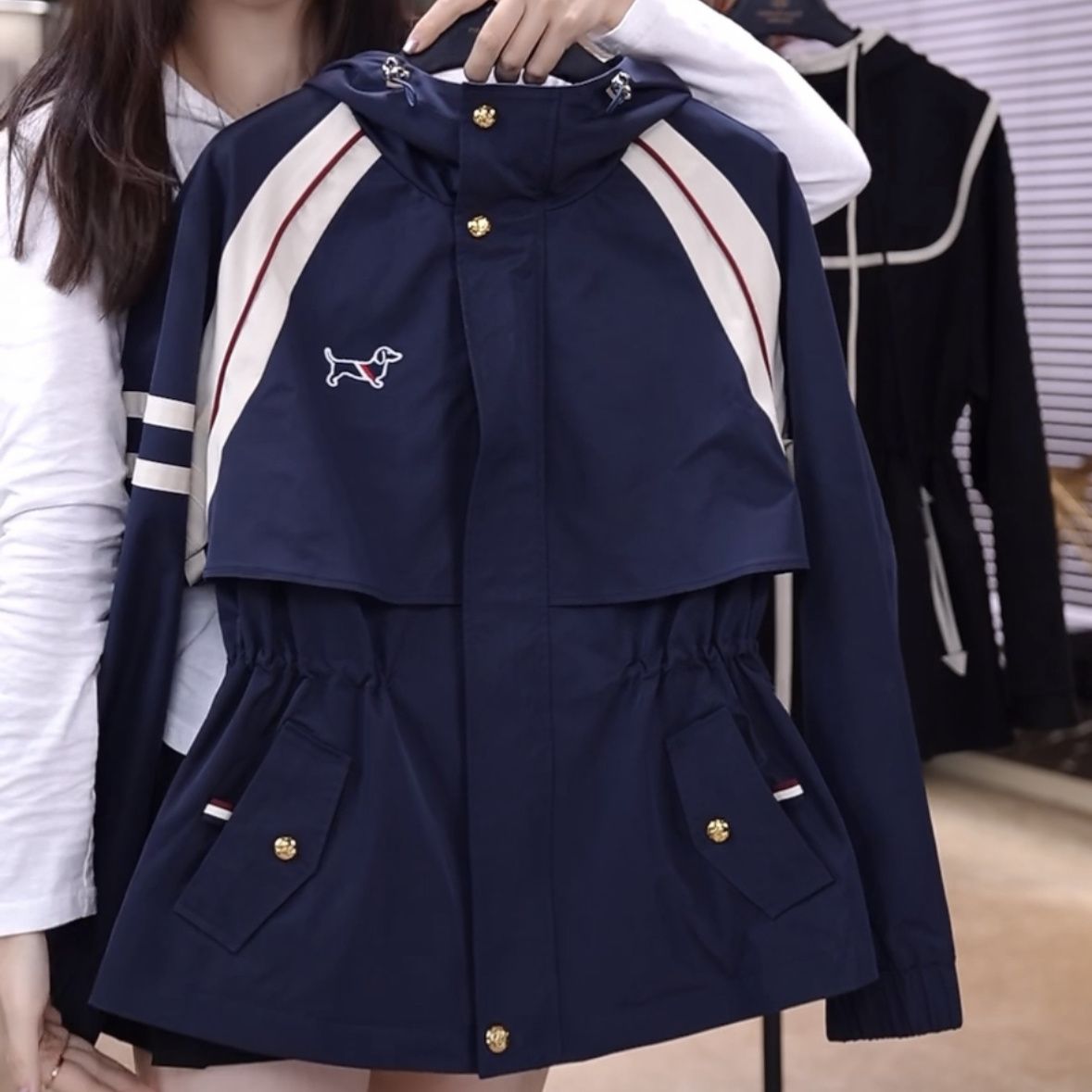 时尚港风复古撞色连帽长袖2024秋季新款洋气休闲显瘦冲锋衣外套潮