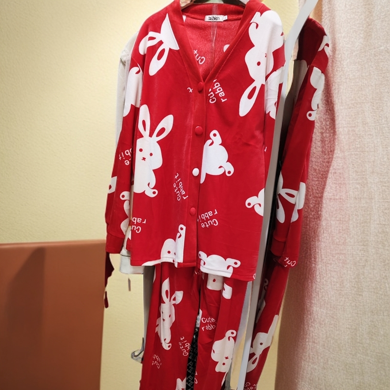 超优惠睡衣各个颜色只剩一件！