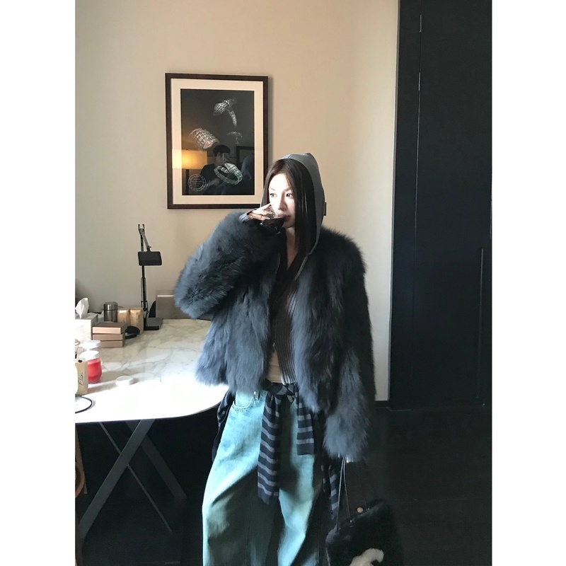 【招牌Bi入】“秀场之光”芬兰进口SAGA整皮狐狸毛V领皮草外套女