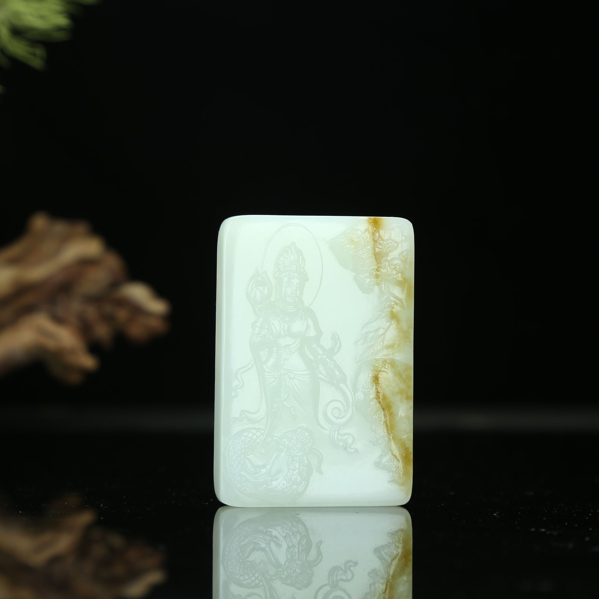 收藏级和田玉且末糖御龙站观音菩萨手工精品立体雕刻俏色男女吊坠