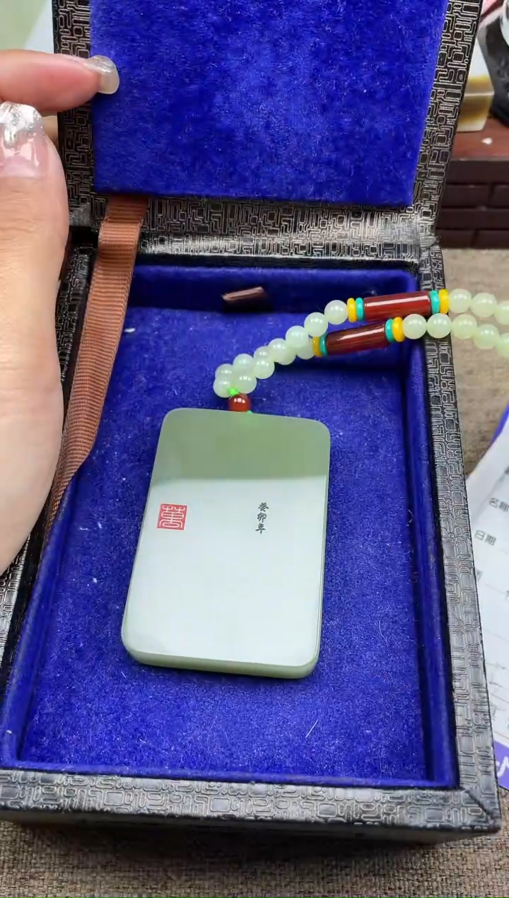 【闪购商品】和田玉吊坠(赠链)未镶嵌菲菲