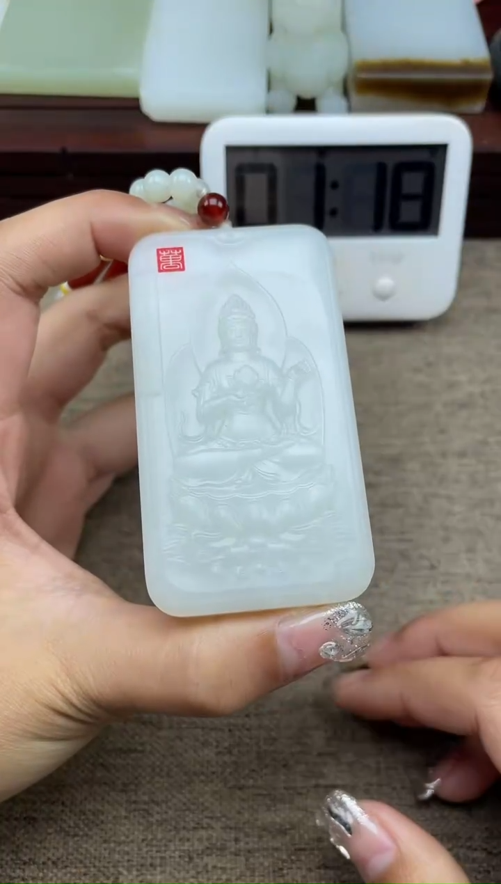 【闪购商品】和田玉吊坠(赠链)未镶嵌菲菲