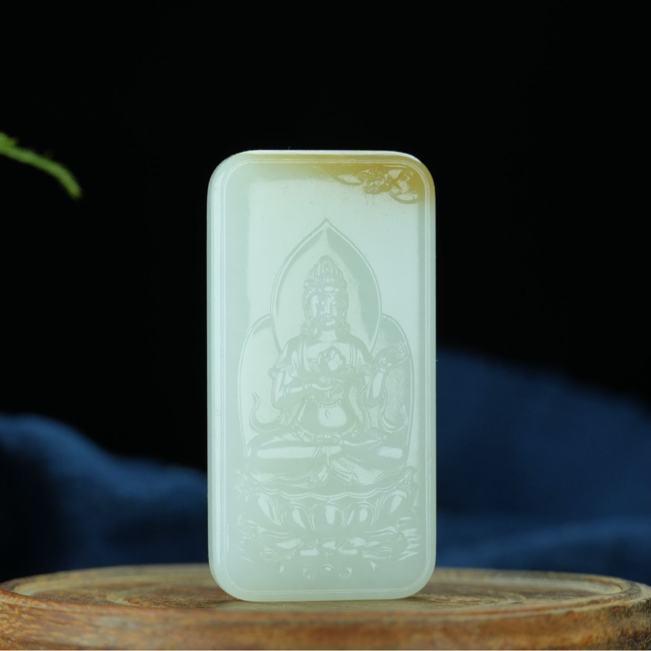 精品玉石新疆且末糖白双色俏色巧雕观音菩萨挂件事事如意男士吊坠