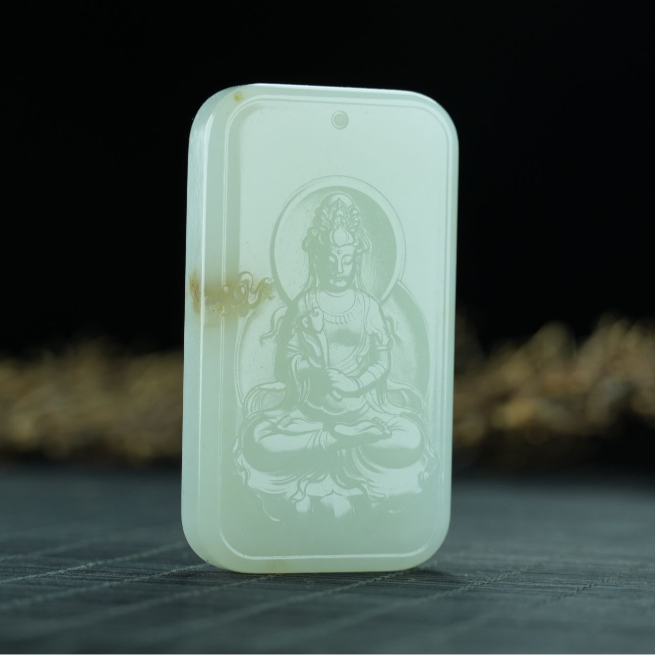 精品新疆且末糖白双色俏色巧雕观音挂件老坑细料万事如意男士吊坠