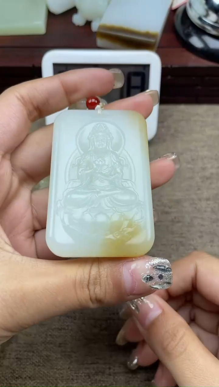 【闪购商品】和田玉吊坠(赠链)未镶嵌菲菲