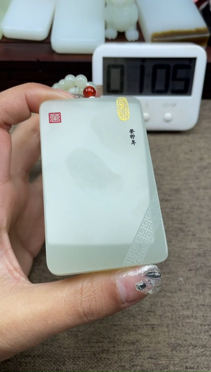 【闪购商品】和田玉吊坠(赠链)未镶嵌菲菲