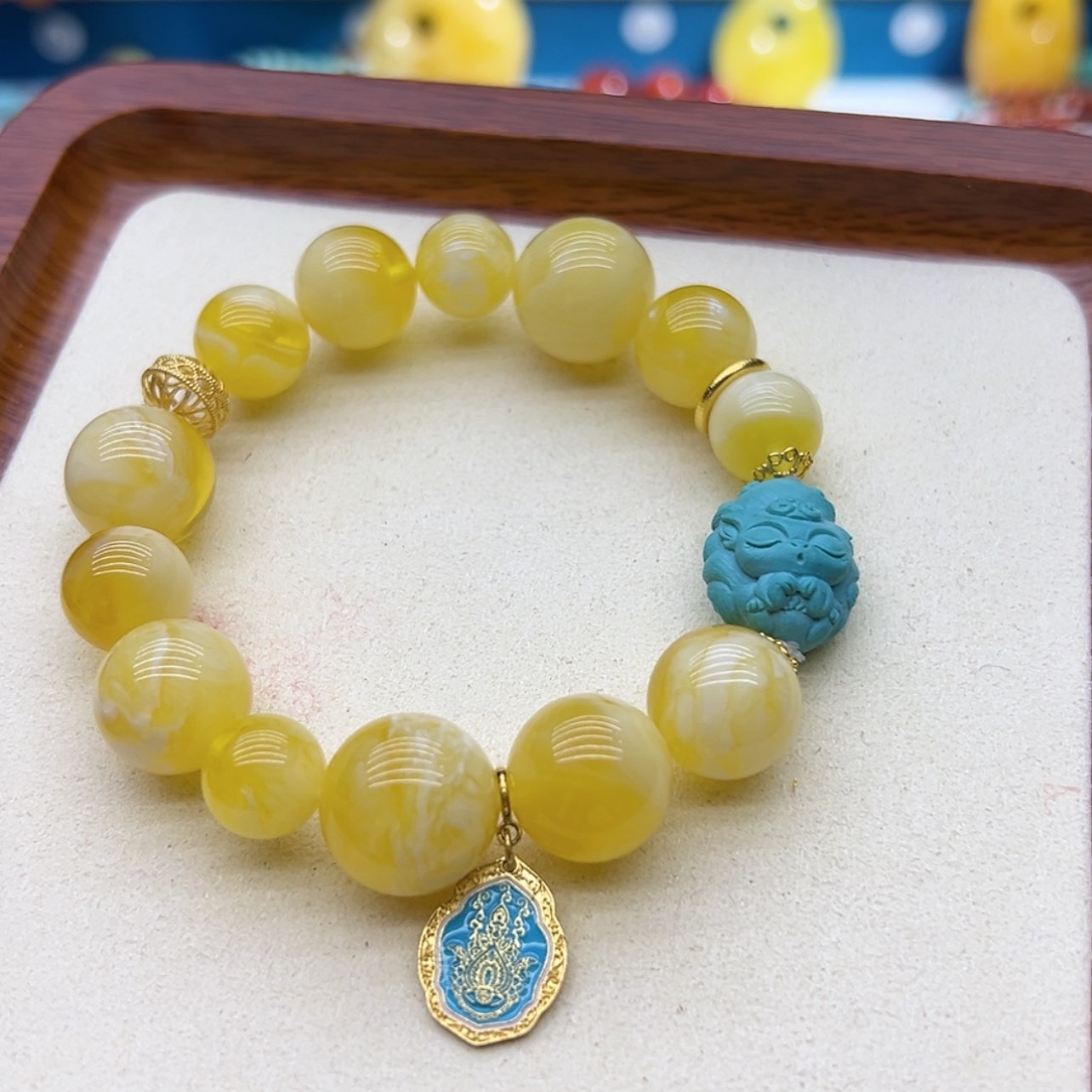 【闪购商品】琥珀手链18K金镶嵌哈**贝