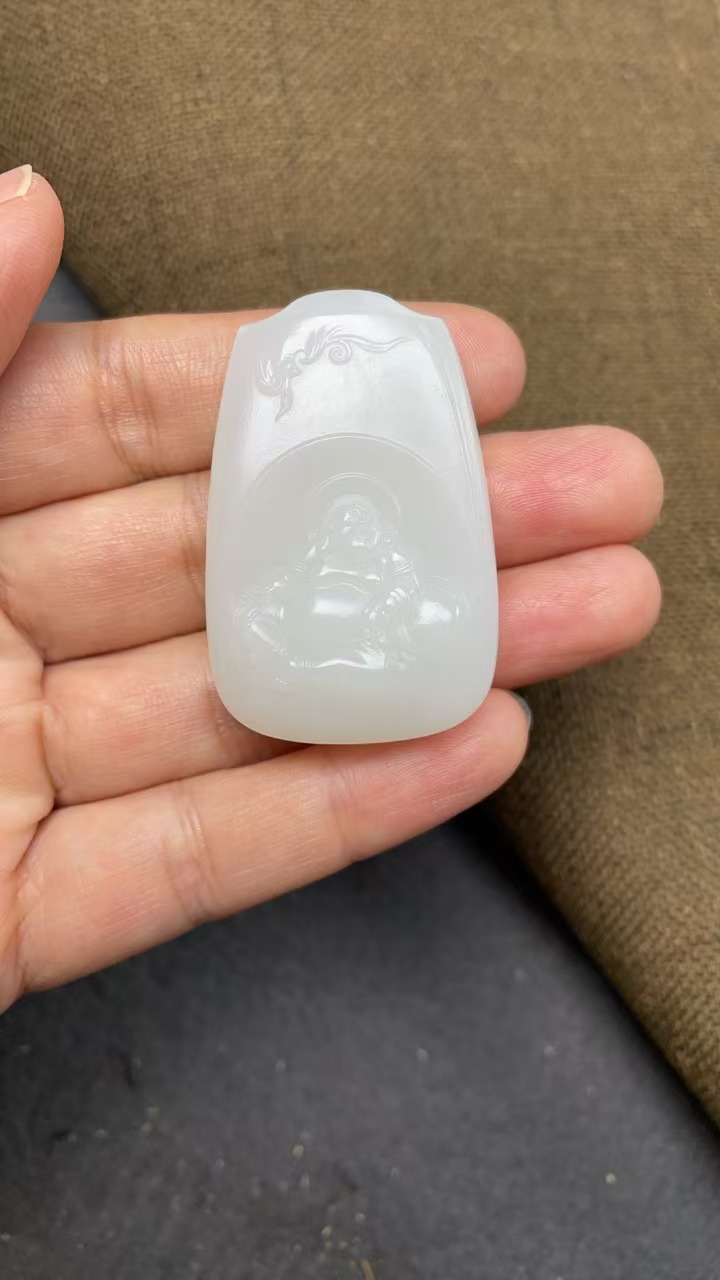 收藏级新疆和田玉山料高品质吊坠佛公挂件牌子！油润细糯熟白！
