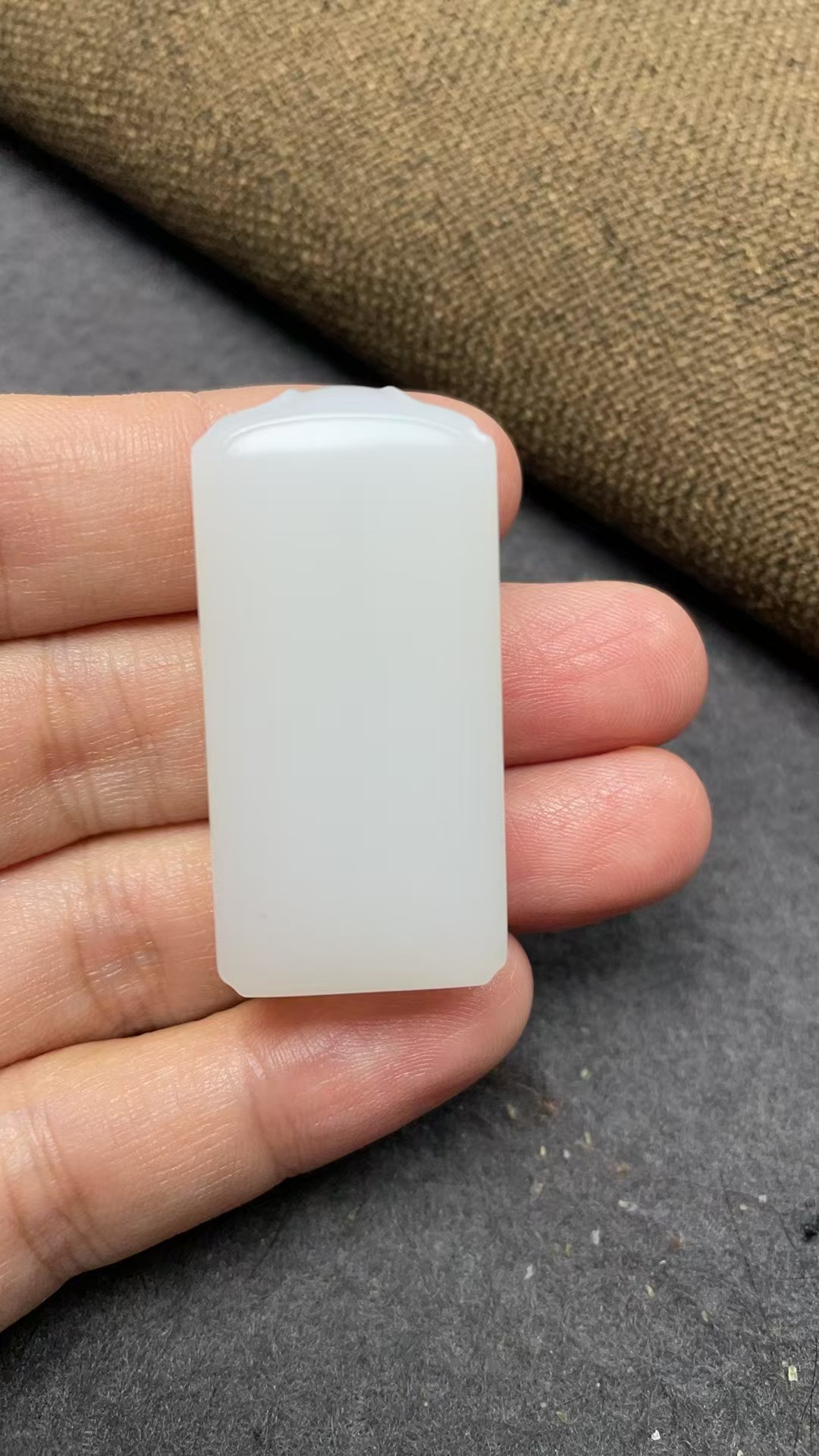 高品质新疆和田玉精品吊坠平安牌挂件！质地细腻油润细糯熟白！