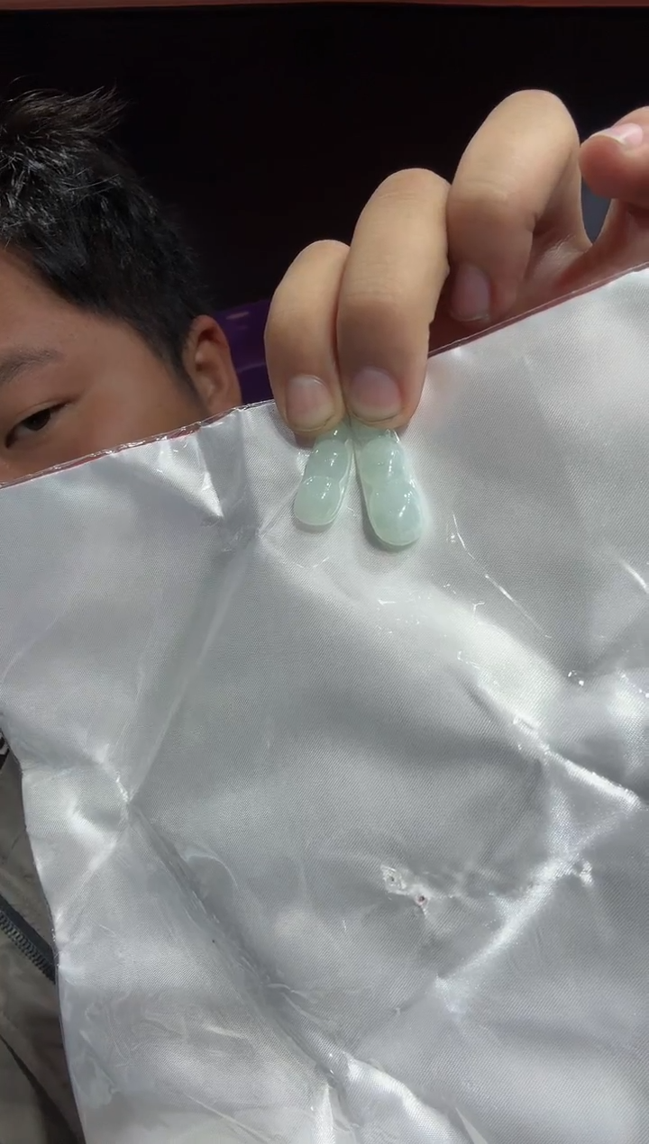 【闪购商品】翡翠吊坠(赠链)未镶嵌福豆随机发一