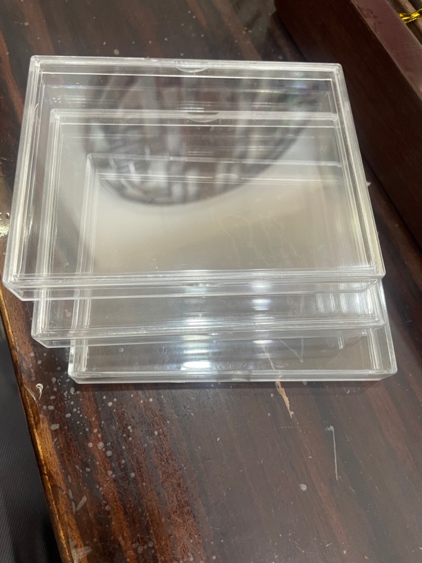 四个亚克力小人书盒子代米