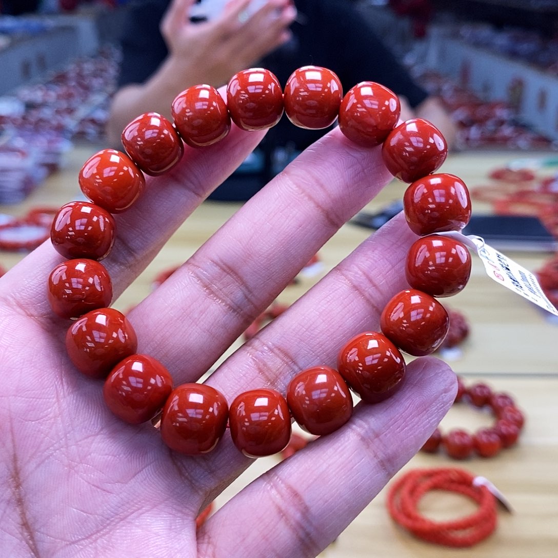 诚信经营支持年退换 瓦西南红云端牛血老型手串 11mm  多样性发一