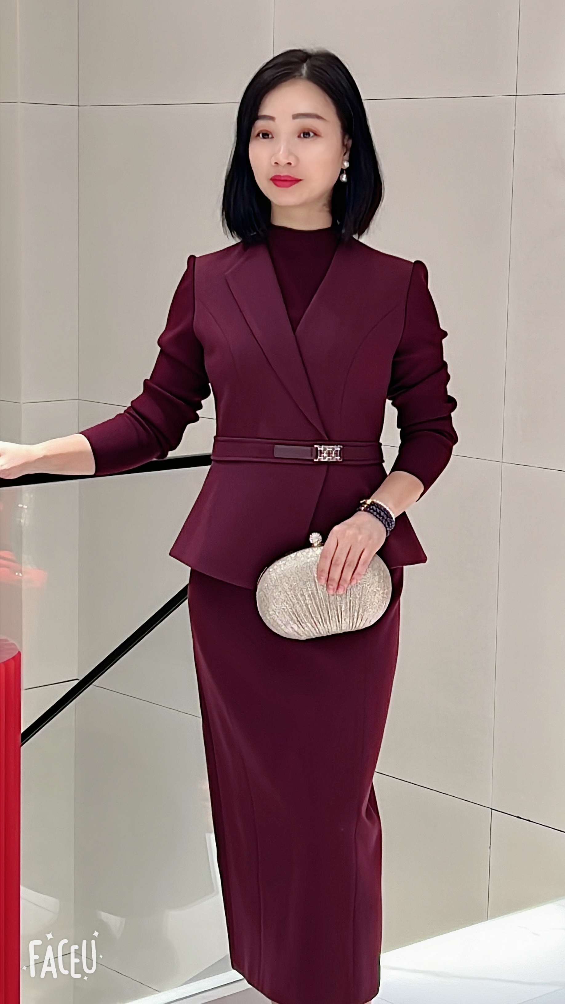 勃垦第酒红色气质款套裙时尚修身