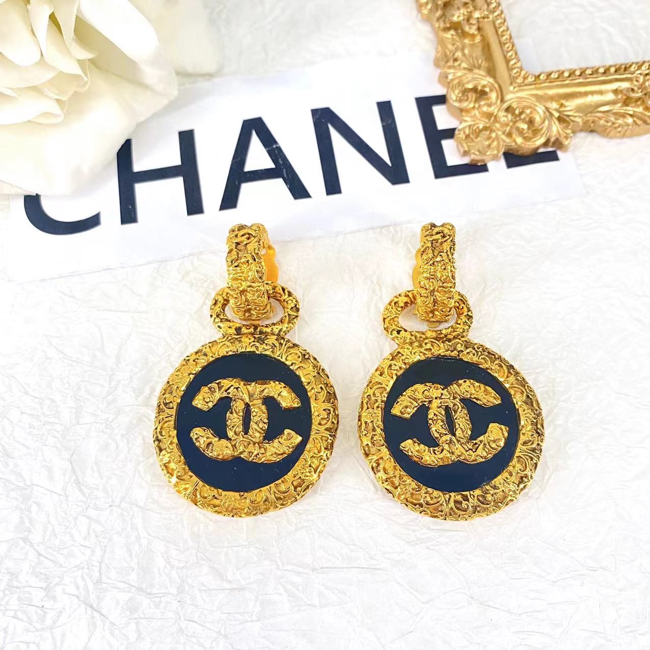 95新 Chanel/香奈儿 中古黑金熔岩扫肩圆盘双C耳夹/M46105