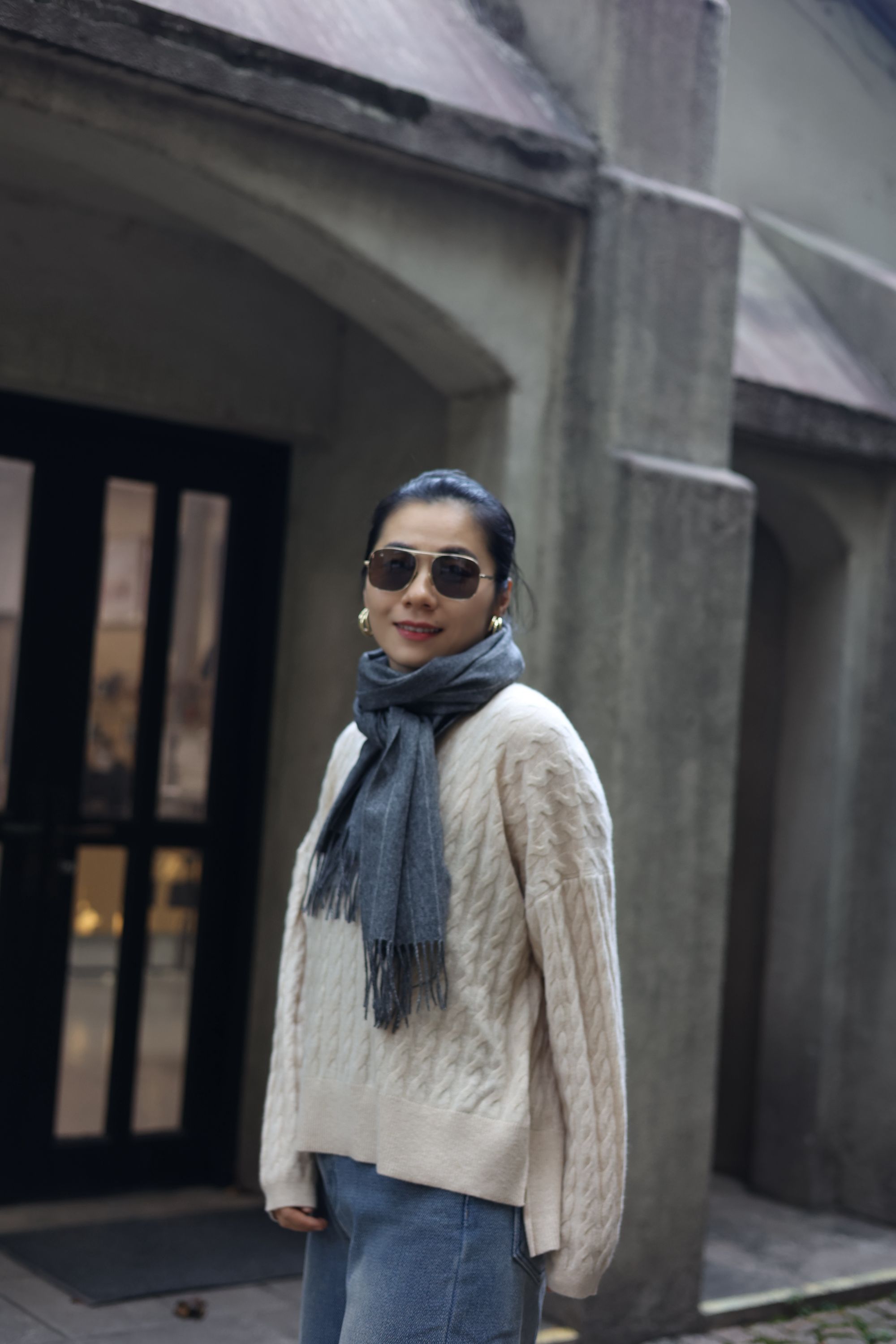 见暖-潮牌时尚绞花斗篷型简约休闲羊绒长袖针织衫