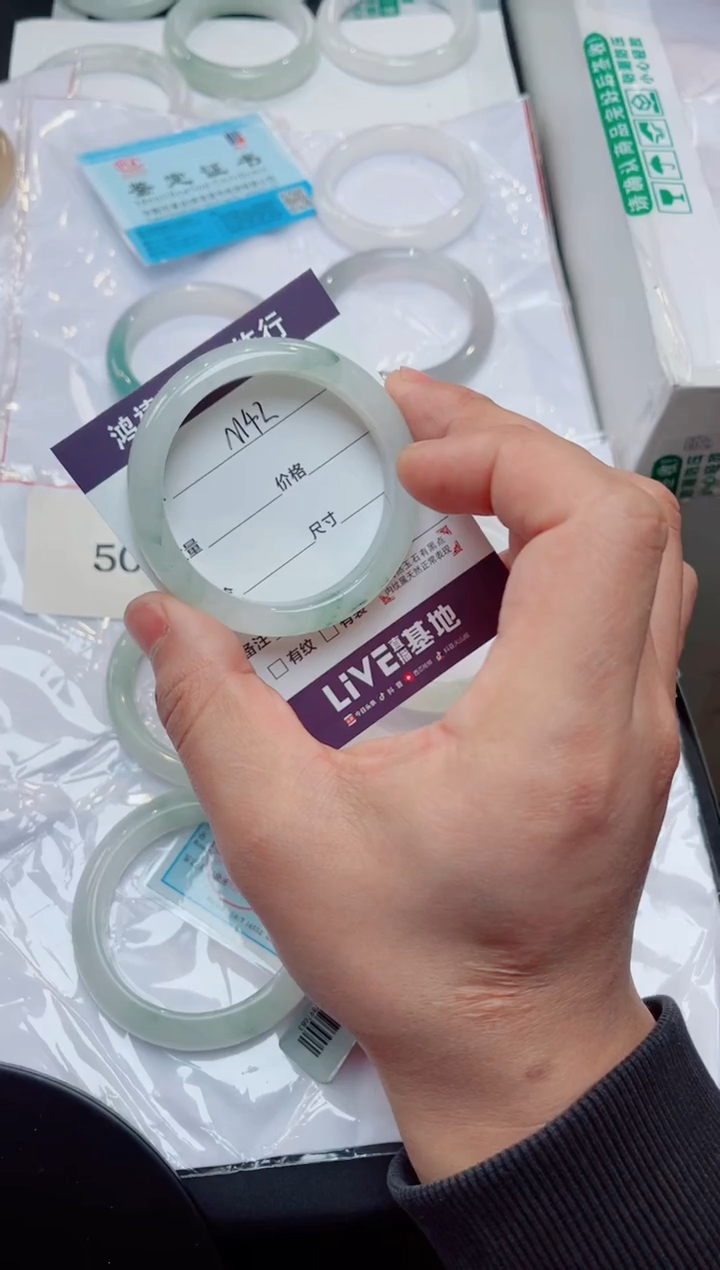 【闪购商品】石英质玉手镯未镶嵌M42