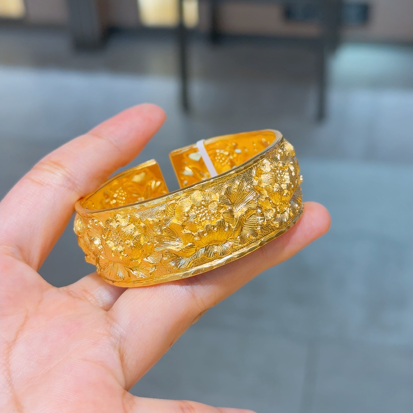 【铭记】足金999 古法手工錾刻盛世牡丹足金开口手镯