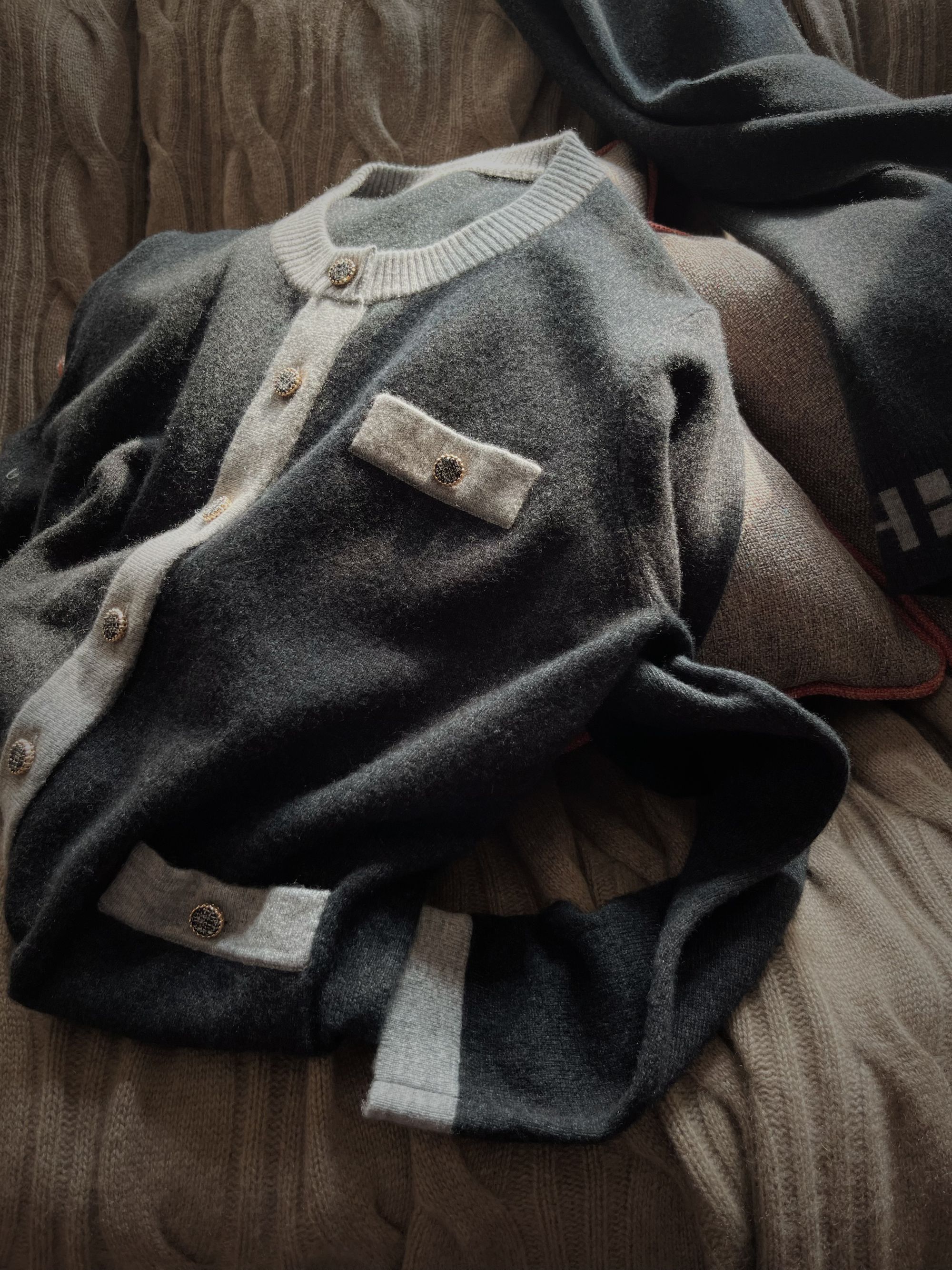 【阿黛】90‘S 香香的杂志复古开衫