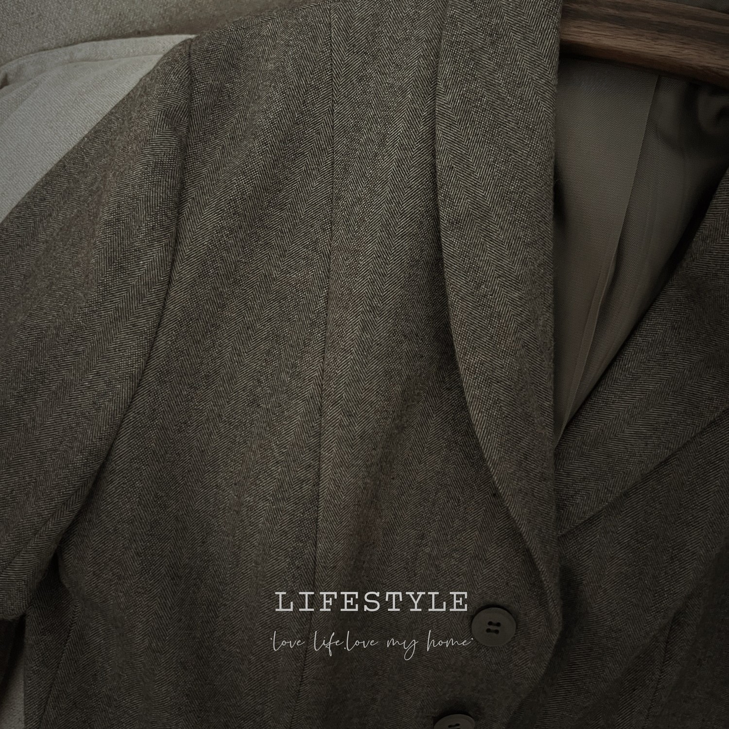 【特价不退换】英式人字纹提花修身外套