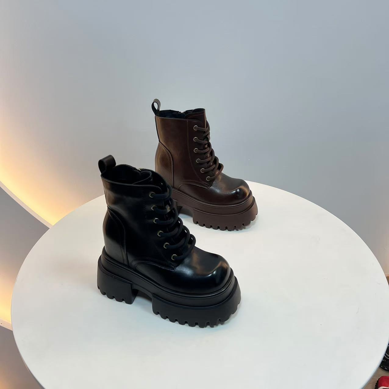 （平增高12cm）新款时尚英伦风百搭粗跟厚底潮流时装靴9326-13