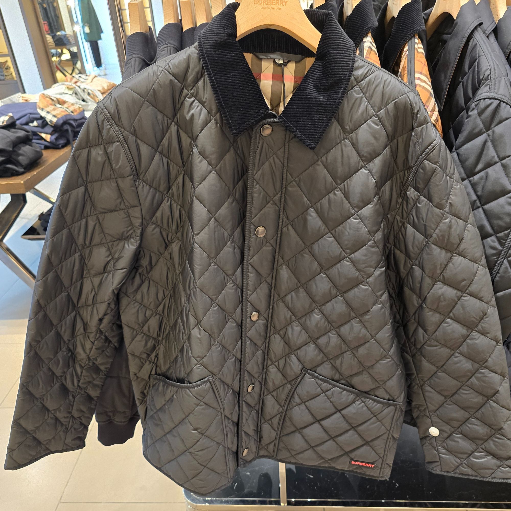 全新未使用 BURBERRY/博柏利 经典棉服格纹黑色/8084189
