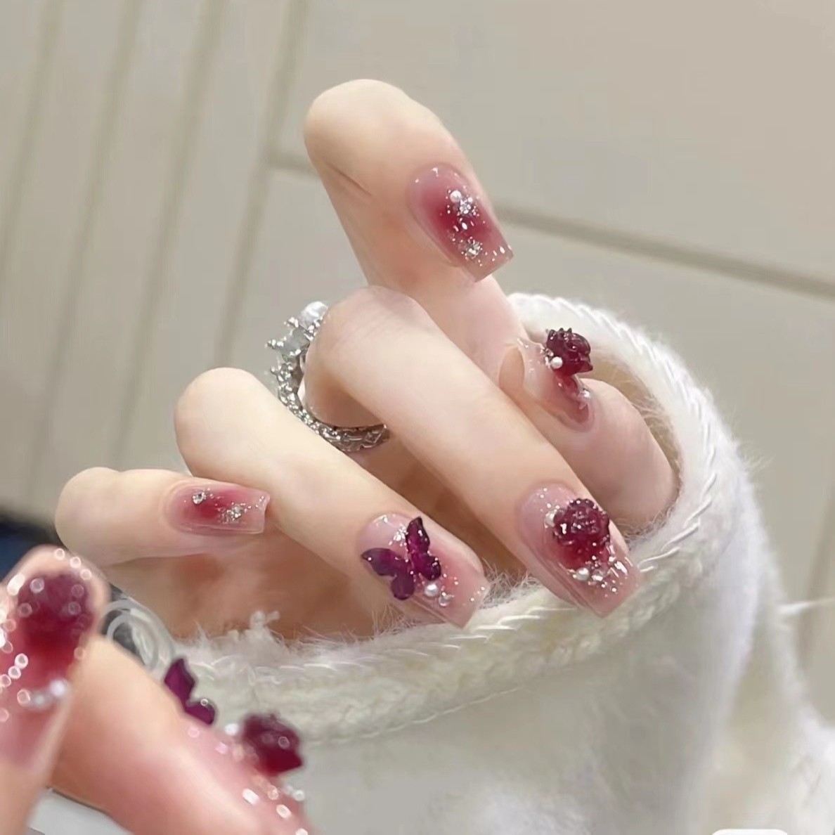 茹茹手工甲#辣妹酒红山茶花纯手工光疗美甲显白可拆卸