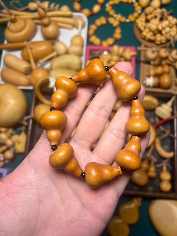 三角墩，手串高约26-27。5年个别修过嘴