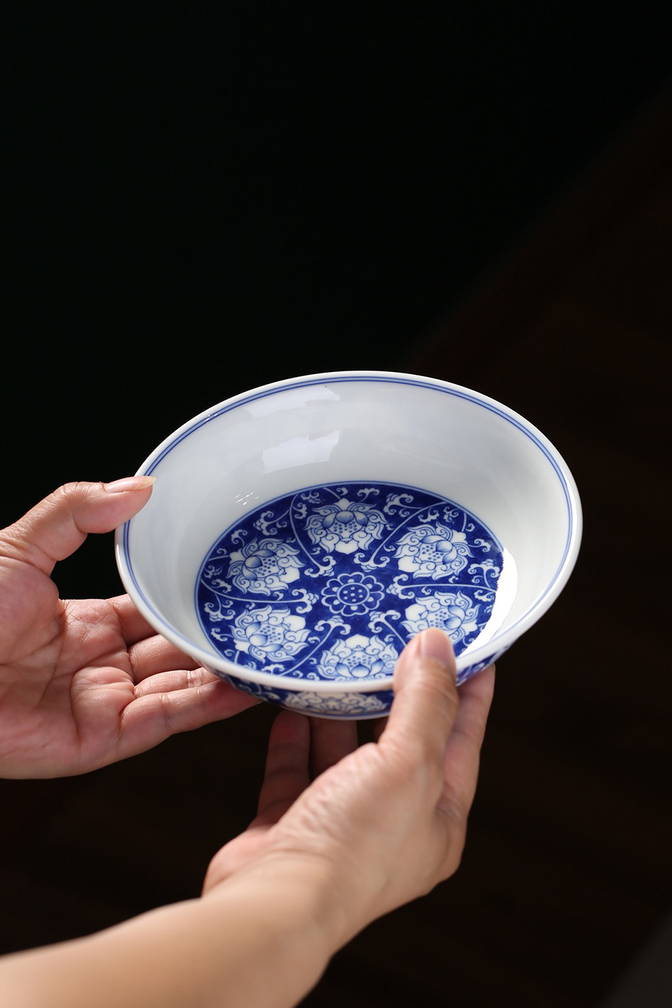 妙色青花蓝底宝相壶承大号直径：18cm 高：5.2cm 