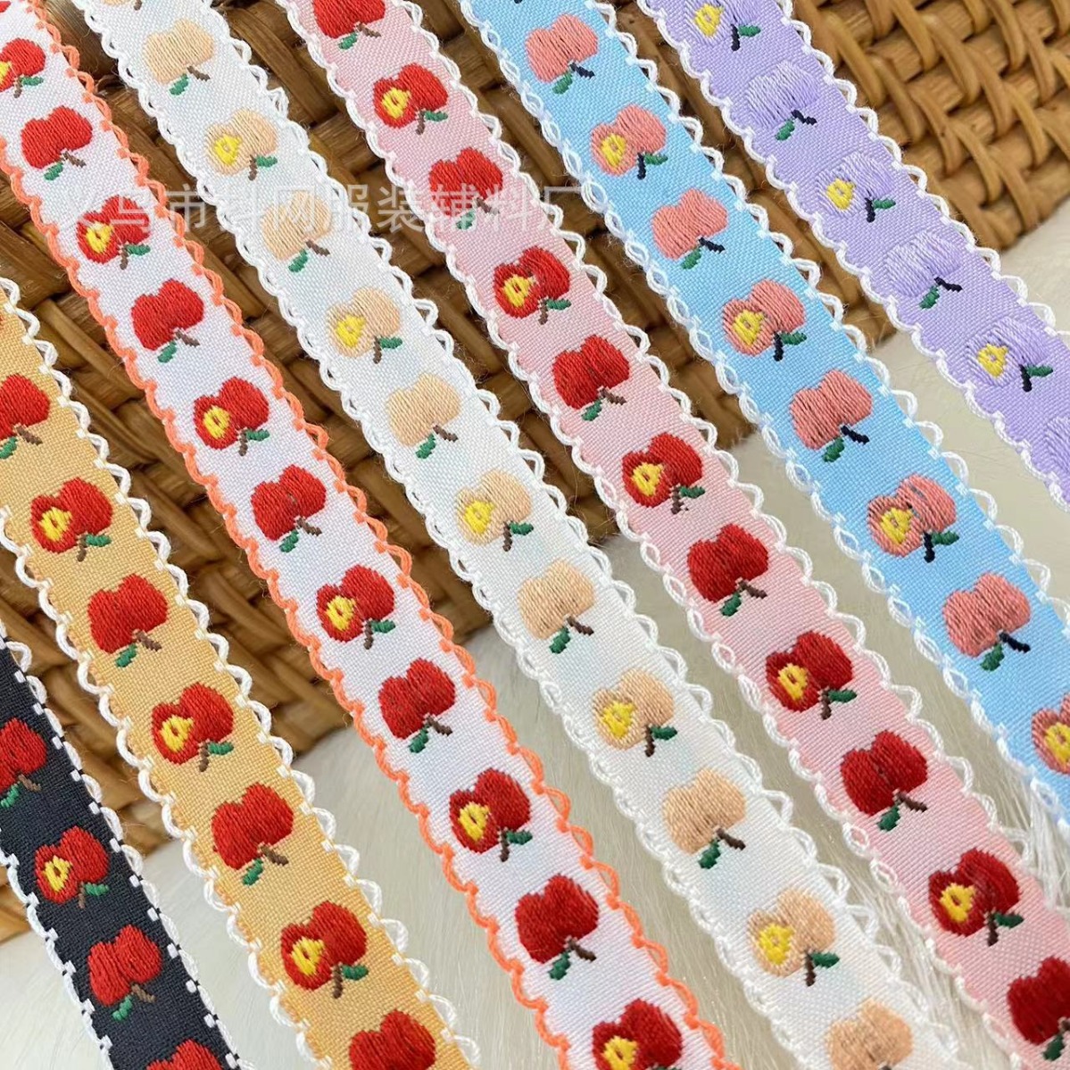 1.3公分木耳边苹果提花刺绣织带批发发饰头饰包边带演出服装辅料